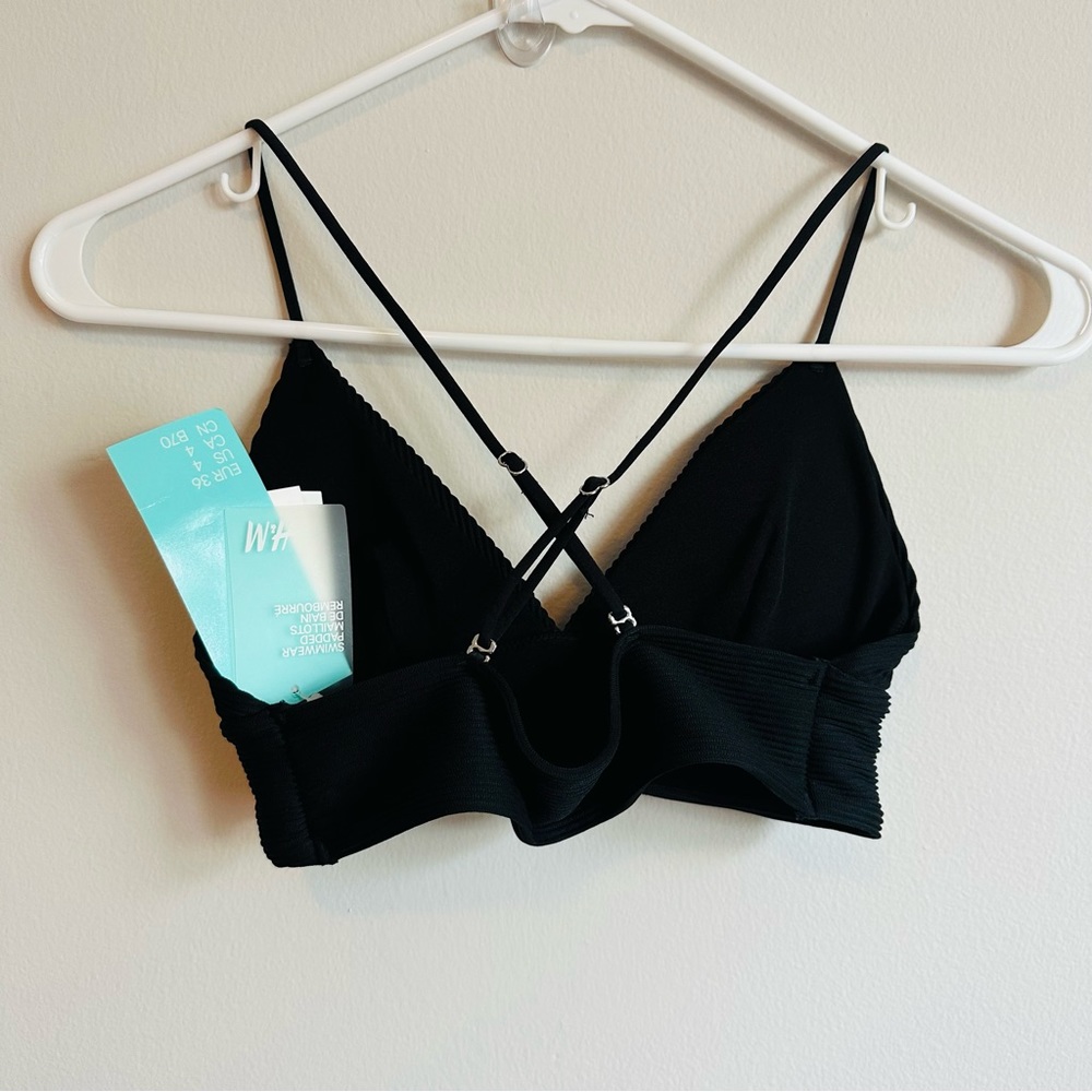 β
NWT H&M Ribbed Bikini Set - Black β
- Picture 11 of 17